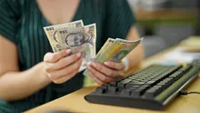 Aproape două treimi dintre români se confruntă cu dificultăți financiare, arată un sondaj