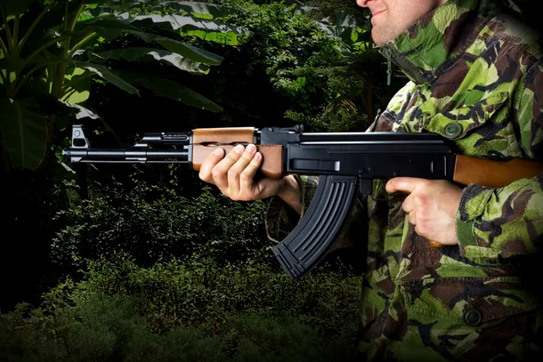 Arma favorită a lui Mătăsăreanu, AK47.