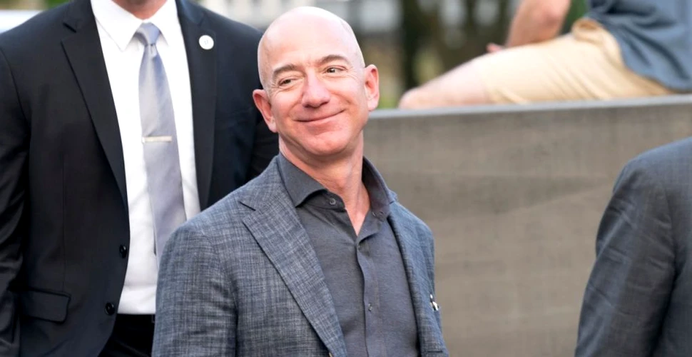 Jeff Bezos a vândut din acţiunile deținute la Amazon, compania pe care a fondat-o