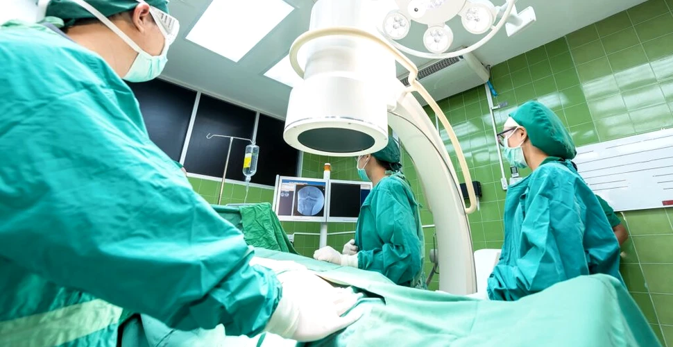 Operație cu pacientul conștient, efectuată la Spitalul Județean de Urgență Bihor