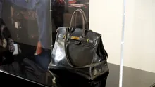Geanta vândută cu 7 milioane de lire sterline. Când gențile, rochiile și accesoriile ajung să concureze cu un Picasso