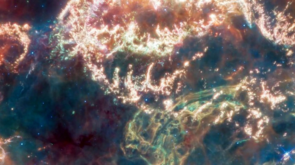 Webb a dezvăluit detalii greu de explicat despre supernova Cassiopeia A