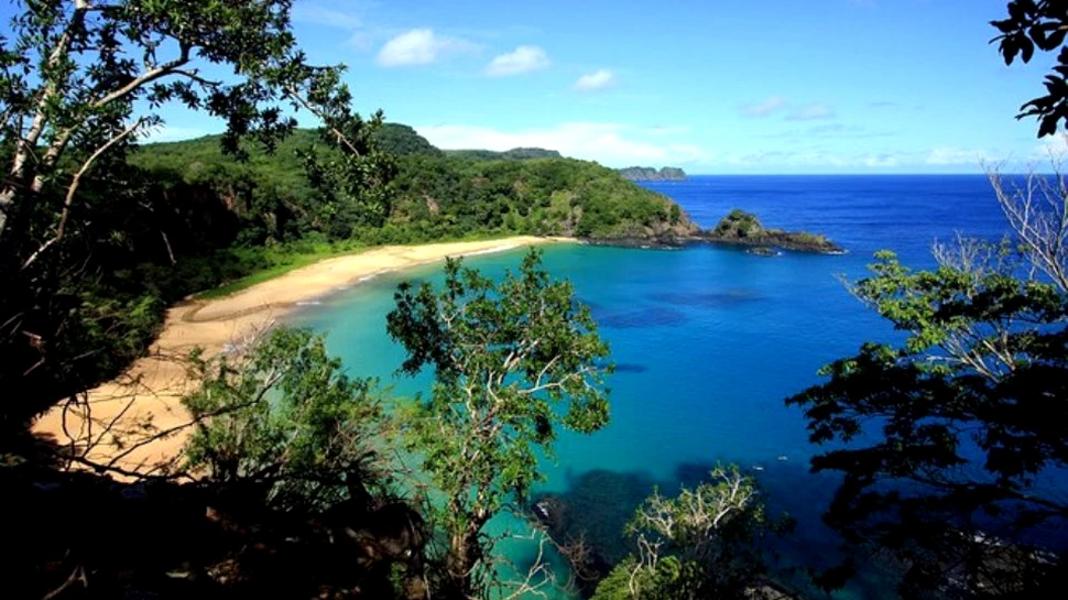 TOP 10 cele mai frumoase plaje unde vă puteţi petrece vacanţa – FOTO