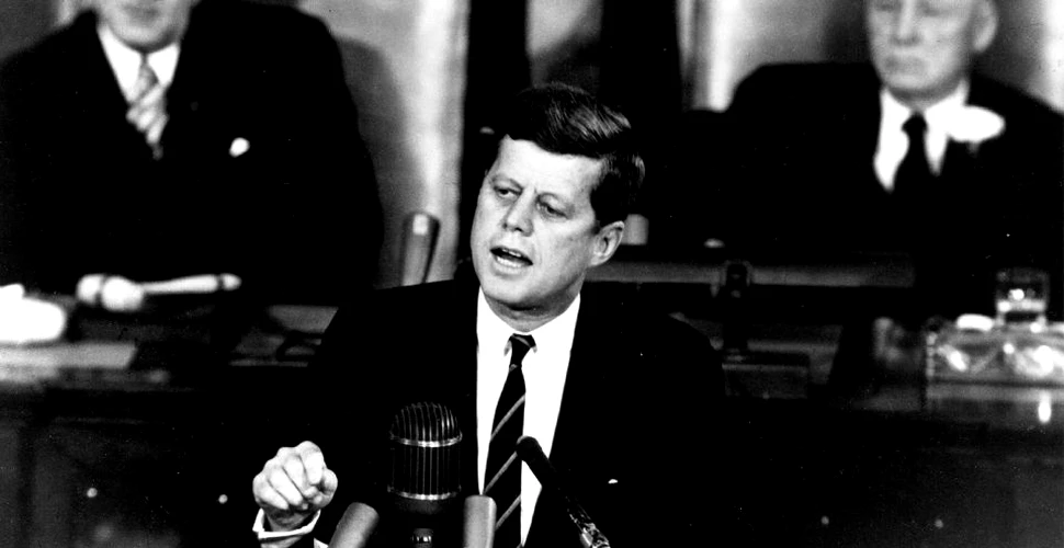 Expoziţie dedicată împlinirii a 100 de ani de la naşterea preşedintelui John F. Kennedy