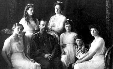 Rămăşiţele ultimului ţar al Rusiei, Nicolae al II-lea, şi ale împărătesei, asasinaţi în 1918, au fost exumate. Ce caută anchetatorii ruşi