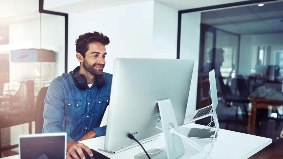 Programatorii din Vest, posibil luați la țintă de China și Rusia. Cum ar vrea aceste țări să îi seducă?