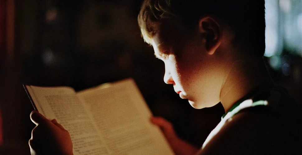 Câți dintre părinți le citesc zilnic copiilor? Subiectele preferate pentru cei mici