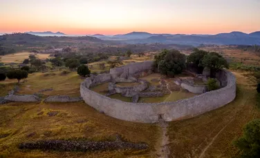 Marele Zimbabwe, capitala unui regat necunoscut. Ar fi putut fi orașul mitic Ophir din Biblie?