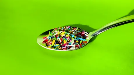 Microplasticele din creier ar putea cauza probleme de sănătate mintală