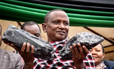 Un bărbat din Tanzania a devenit milionar după ce a descoperit cele mai mari cristale de tanzanit din istorie