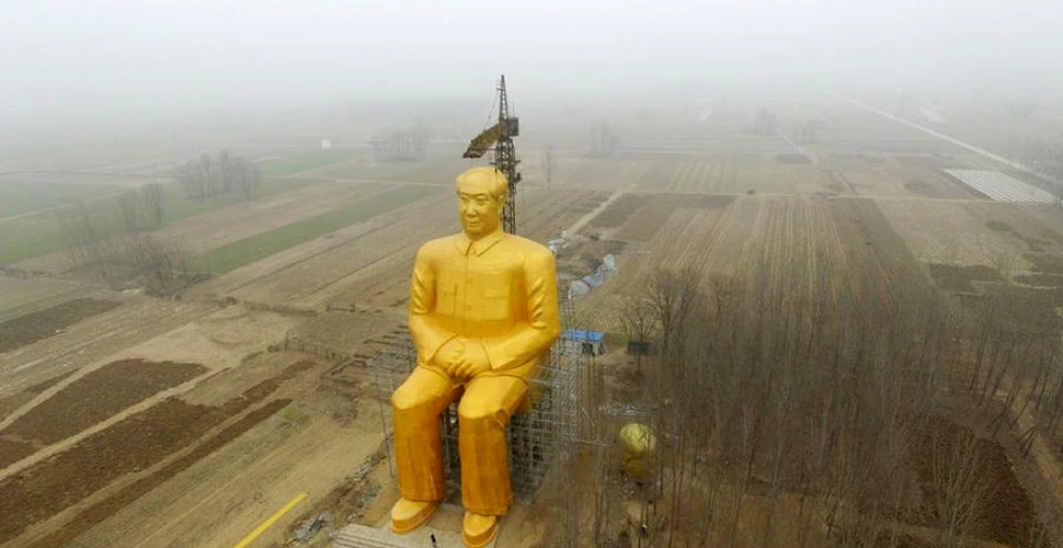 Statuia GIGANTICĂ aurită a lui Mao a fost demolată. Care ar fi fost motivul – VIDEO