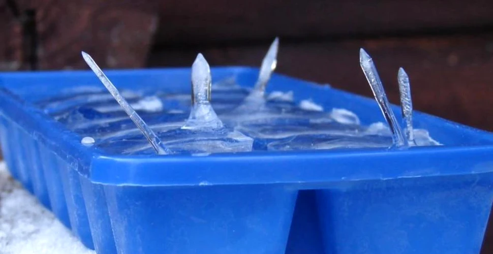 De ce se formează ţepi pe cuburile de gheaţă pe care le scoţi din congelator – VIDEO
