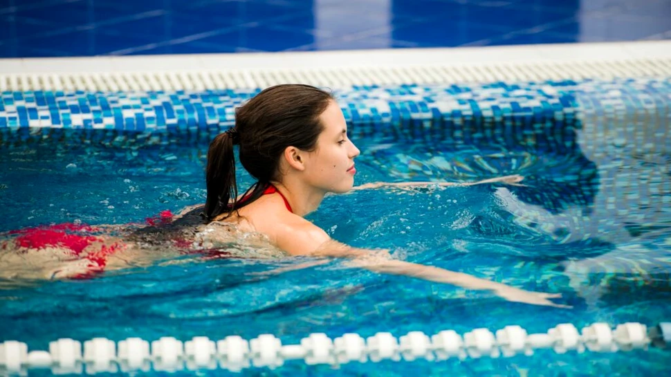 Test de cultură generală. Este periculos să înoți după ce ai mâncat?