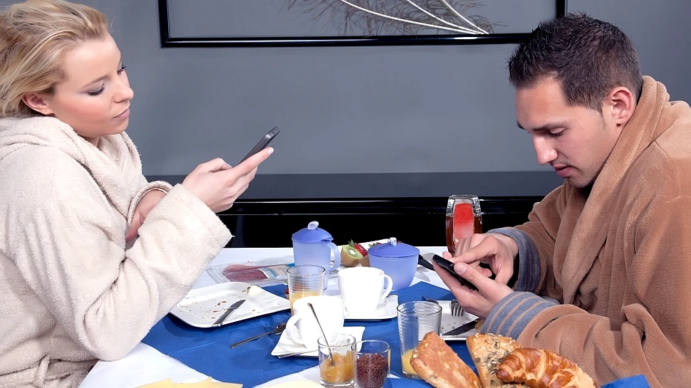 De ce este „cea mai proastă idee posibilă” să te odihneşti după ce mănânci?