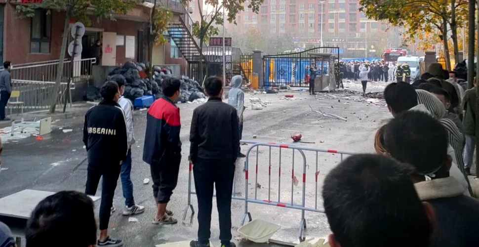 Autoritățile chineze au renunțat la restricțiile COVID-19 din „orașul iPhone”