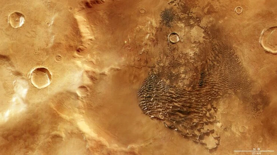 Sonda Mars Express a transmis imagini superbe cu „valuri metalice” înalte de 100 de metri