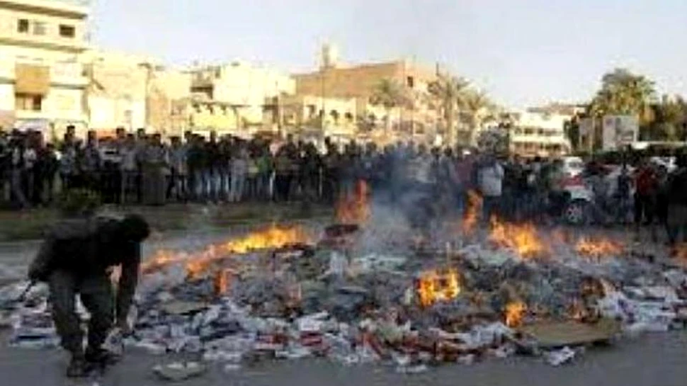 Organizaţia teroristă Stat Islamic a ars mii de cărţi şi manuscrise rare din bibliotecile din Mosul