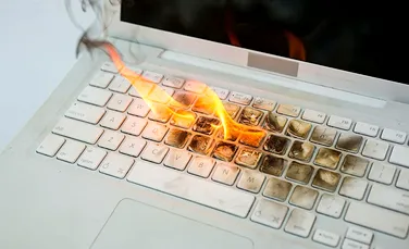 Un japonez a găsit o soluţie ingenioasă pentru a scăpa de problema încălzirii excesive a computerului  – FOTO