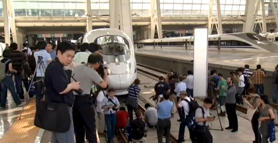 Trenul de mare viteză Beijing-Shanghai străbate 1.318 km în mai puţin de 5 ore (VIDEO)