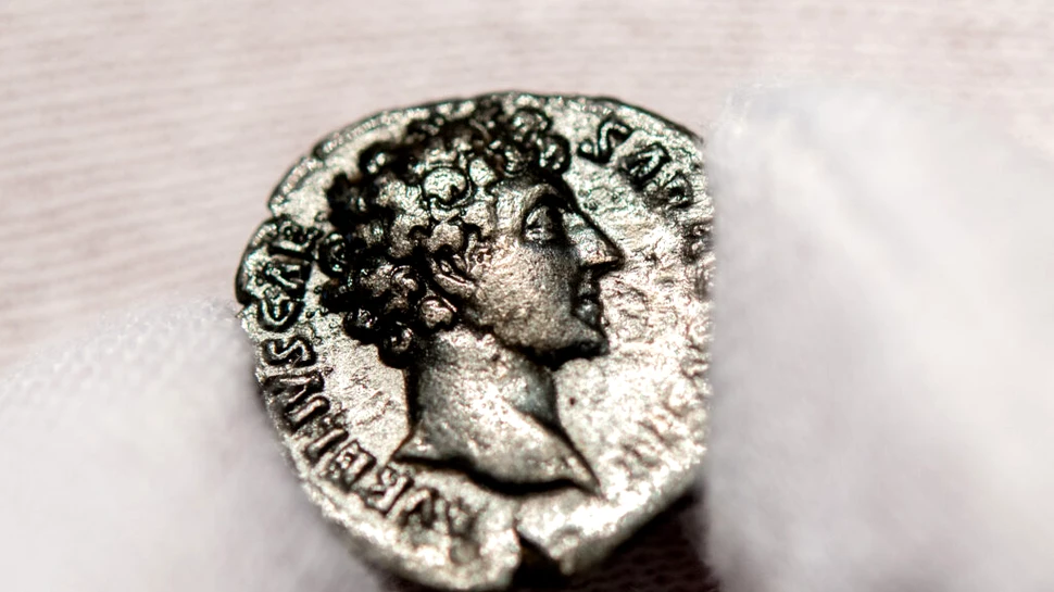 Monede romane vechi, considerate false și descoperite acum 300 de ani în Transilvania, au fost autentificate