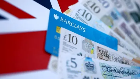Unul dintre cele mai mari grupuri bancare din Marea Britanie renunță la mii de locuri muncă în favoarea Inteligenței Artificiale