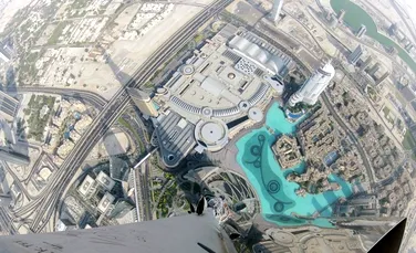 Cum arată priveliştea văzută din vârful celei mai înalte clădiri din lume? (VIDEO / 360 grade)