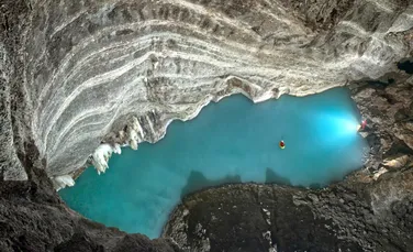 Cel mai mare lac termal subteran din lume este de un albastru electrizant