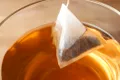 Ceaiul negru, verde sau alb elimină metale grele din apă, arată un studiu