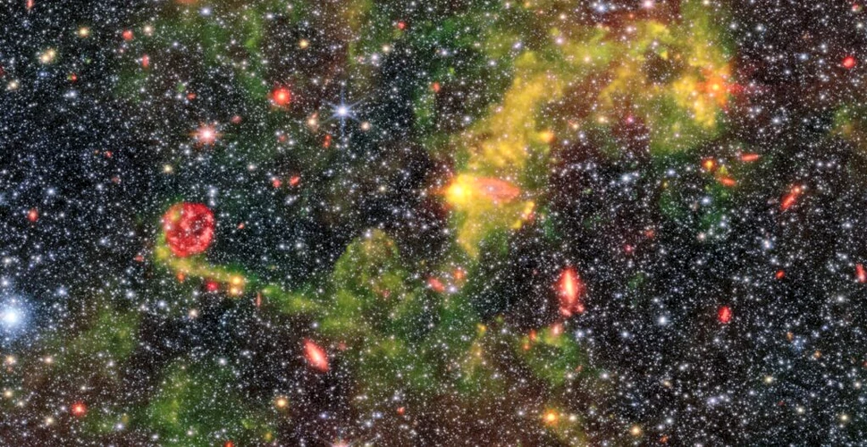 O nouă fotografie uimitoare de la Telescopul Webb dezvăluie frumusețea prafului cosmic