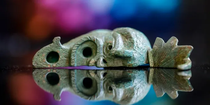 Lampă cu o față umană grotescă, descoperită în tunelurile antice ale orașului Ierusalim