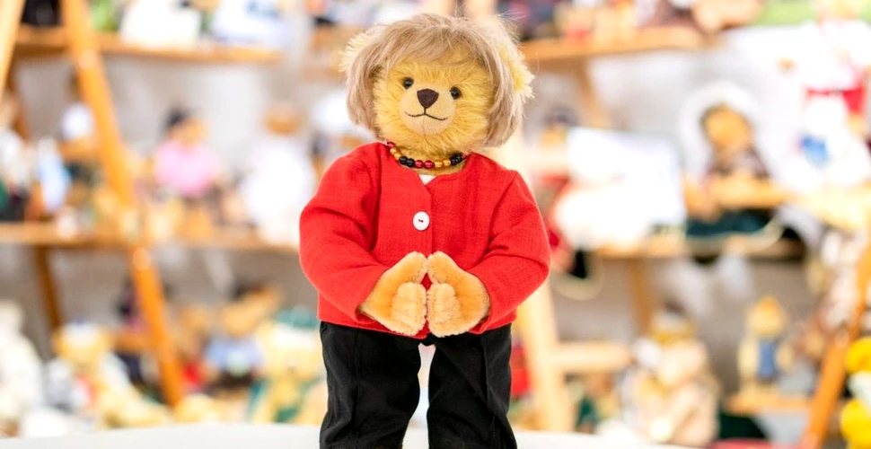 Ursuleț de pluș creat special pentru Angela Merkel. Cât costă jucăria