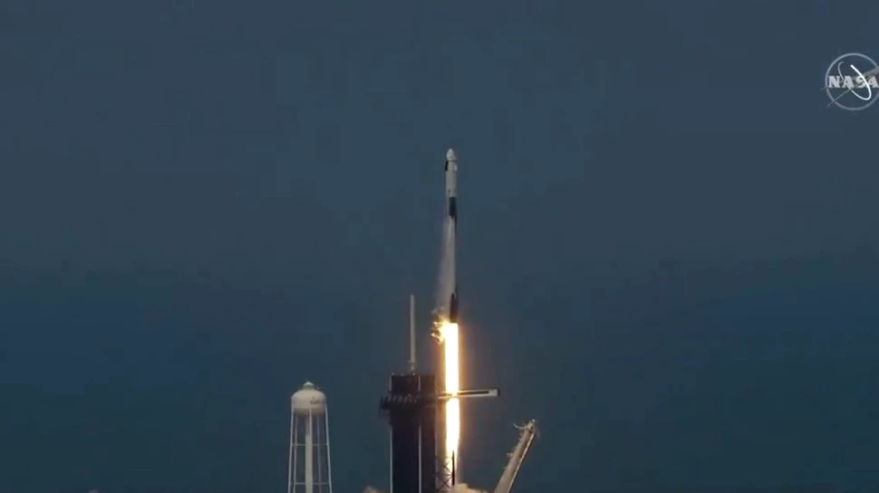 Lansarea Crew Dragon a reușit. SpaceX îi „readuce” pe americani în spațiu – VIDEO