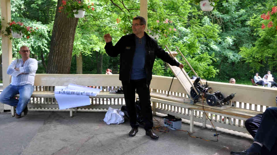 Un electrician român a inventat sistemul de propulsie pentru maşini care întrece orice obstacol