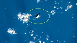 O geantă cu scule scăpată de astronauții ISS poate fi văzută de pe Pământ chiar și fără echipament special