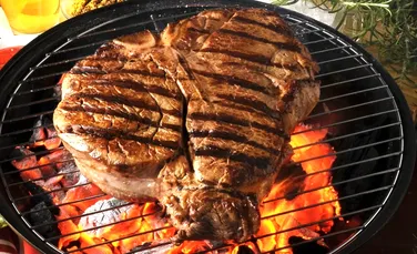 Cum facem carnea la grătar mai sănătoasă? Cercetătorii  recomandă o metodă testată ştiinţific