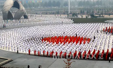 Peste 50.000 de chinezi încearcă să doboare un record Guinness BOOK. Ce a ieşit – GALERIE FOTO, VIDEO