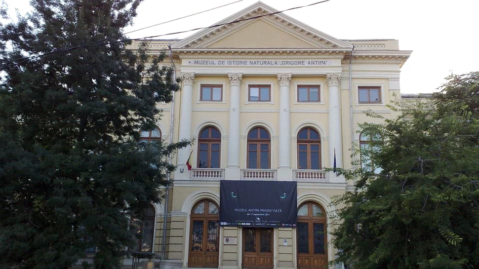 O nouă dioramă intitulată „Plasticul, noua specie de prădător acvatic” este expusă la Muzeul Antipa