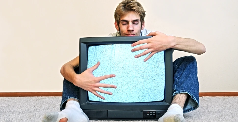 Peste 50% dintre românii de la oraş spun că nu se pot imagina fără un televizor în casă (INFOGRAFIC)