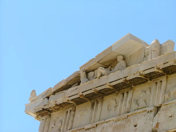 O parte din frizele care se mai află pe Partenon