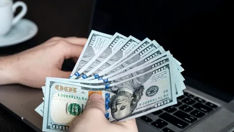 Cum au schimbat tehnologia și telefonul mobil felul în care românii accesează finanțarea (P)
