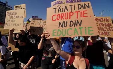 Aproape jumătate dintre profesorii din România se gândesc să plece de la catedră, arată un studiu