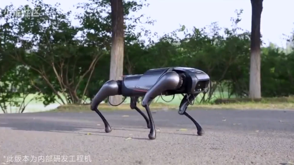 Xiaomi a lansat robotul patruped CyberDog. Este jucăuș, simpatic și foarte ieftin
