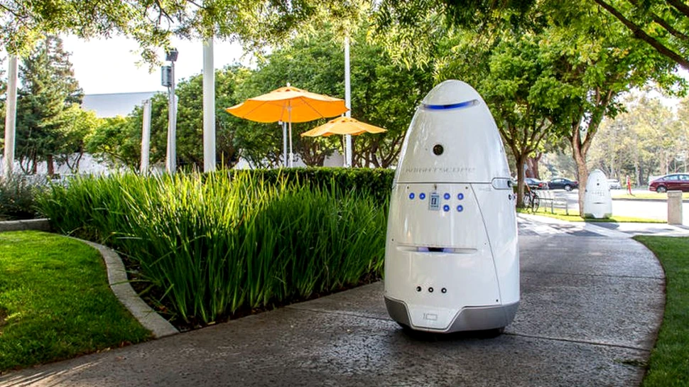 Un robot de securitate a lovit un copil într-un mall din SUA şi a încălcat prima lege a lui Asimov