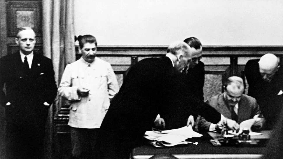 Stalin și Hitler, angrenați în jocul morții. Pactul care a declanșat cel de-Al Doilea Război Mondial