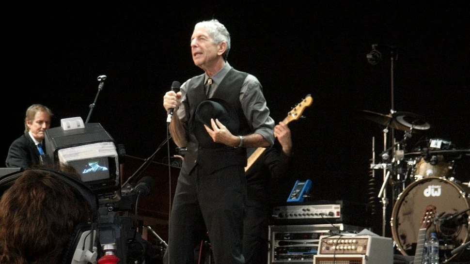 Leonard Cohen, comemorat printr-un mod inedit: Viața artistului a fost gravată în lemn