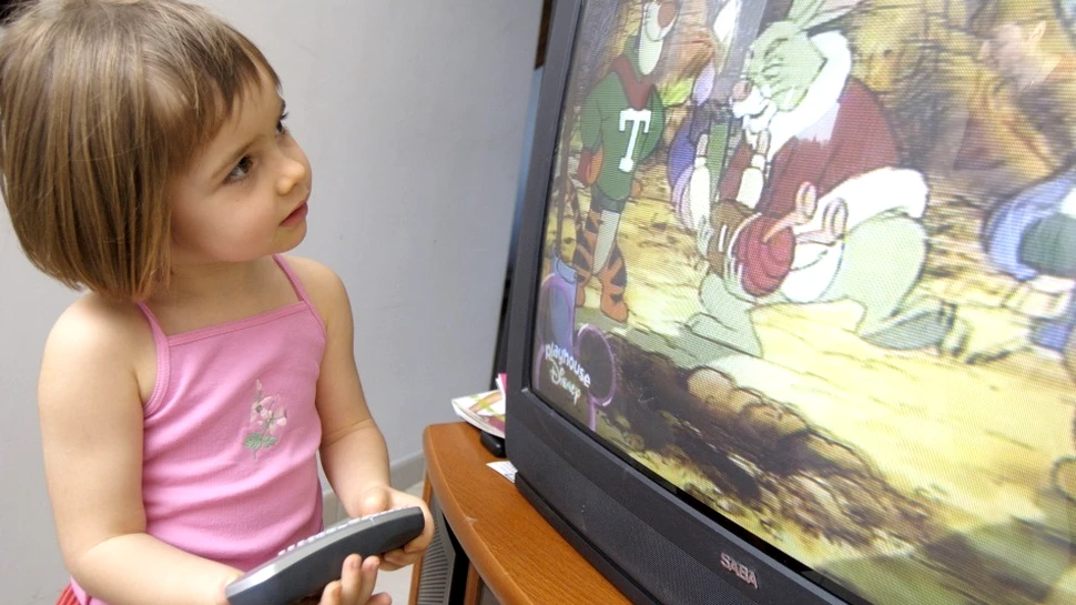 Ce se întâmplă în creierul copiilor care se uită mult la televizor?
