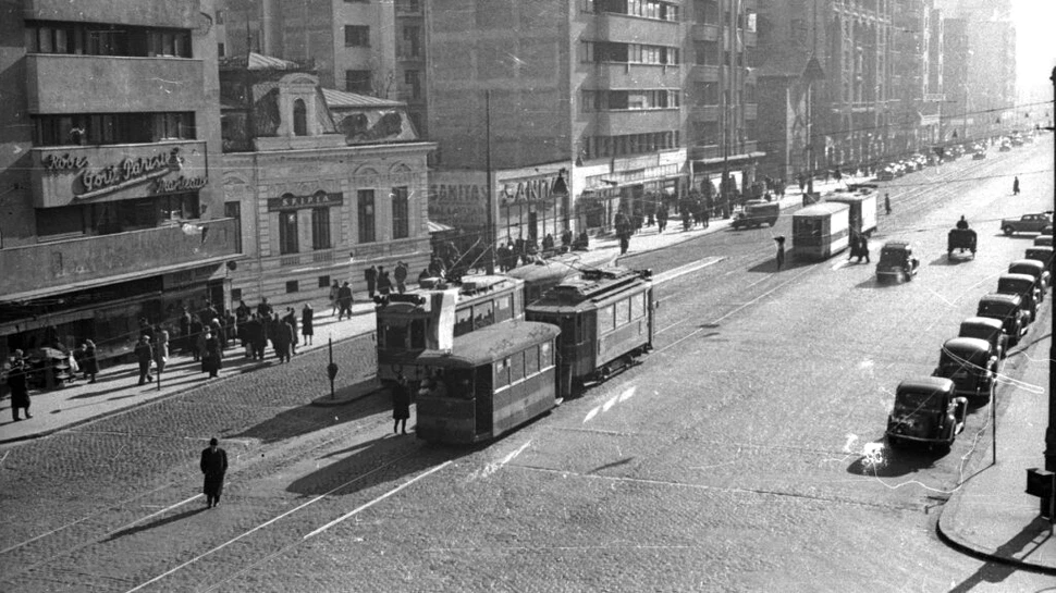 Panica creată de introducerea primului tramvai electric în Bucureşti. Avea culoarea verde. Circulă şi astăzi tot pe acelaşi traseu