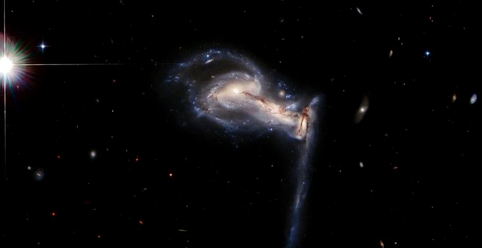 O imagine spectaculoasă cu trei galaxii îndepărtate, surprinsă de Hubble