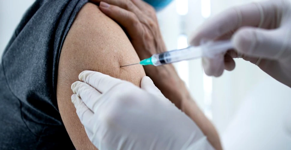 Angajații din sistemul de sănătate din Marea Britanie ar putea fi obligați să se vaccineze împotriva COVID-19