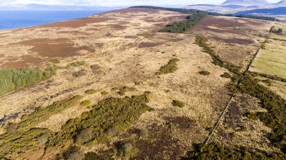 Un monument descoperit în Scoția a fost construit în aceeași perioadă ca Stonehenge